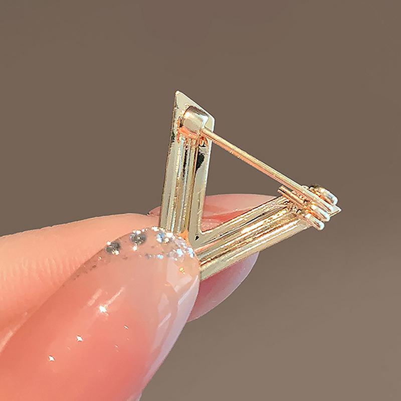 V Shaped Brooches For Women Metal Anti-Glare Lapel Pin Fixed Clothes Pins Sweater Coat Clothing Accessories