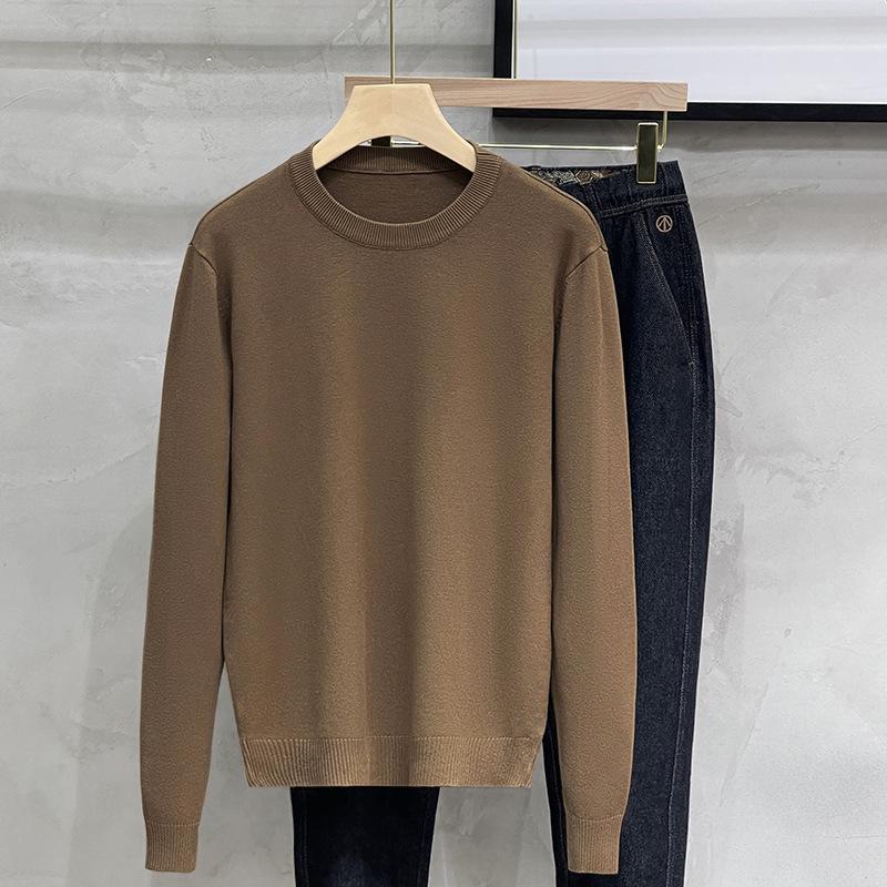 Męski sweter dzianinowy z okrągłym dekoltem w jednolitym kolorze - Casualowy trend Jesień/Zima 2024