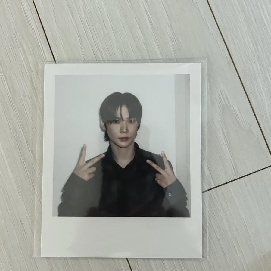 

Riize Eunseok Season s Greetings Polaroid
