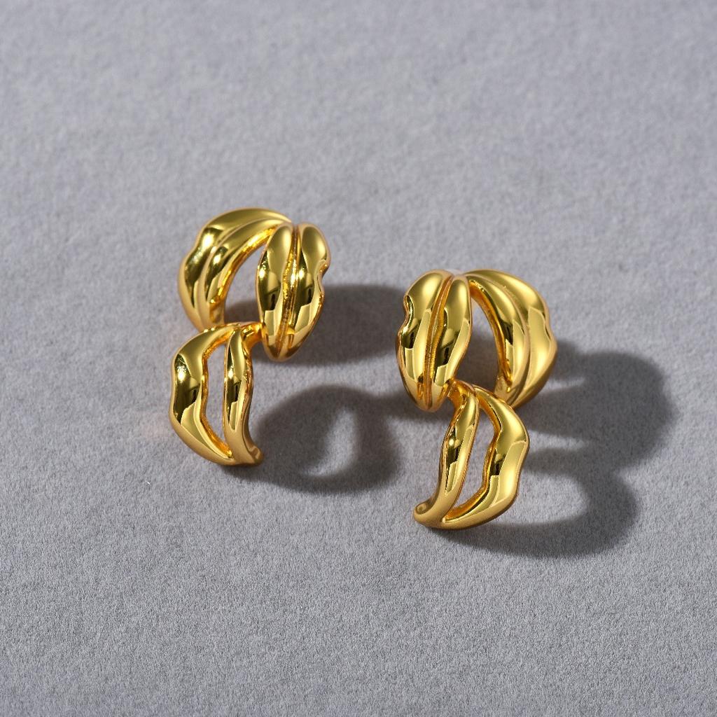 Retro French Irregular Hollow Lip Earrings S925 Silver Needle Stud Earrings Simple And Fashionable Personalized Design Earrings