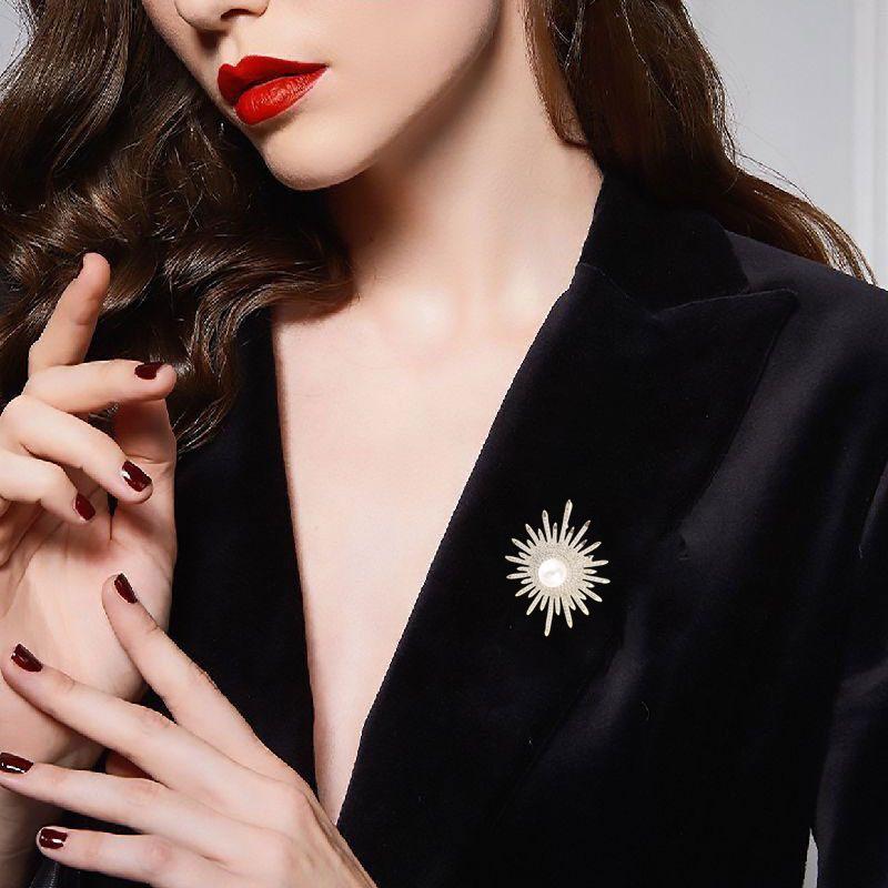 Spilla di Perle Corsage da Donna per Abito Spilla Girasole Pieno di Diamanti Fibbia per Sciarpa di Seta Spilla Fibbia Antiluce Spilla Fissa per Vestiti
