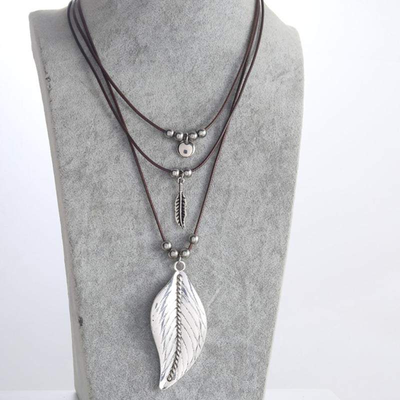 Bohemian Style Necklace Vintage Leaf Moon Pendant Neckchain for Women Girls Beaded Collar Chain PU Cord Party Jewelry