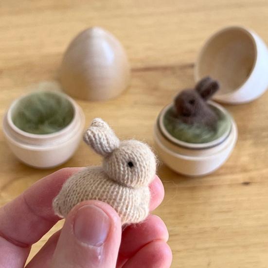 Coniglietti in Uova di Legno Coniglietto in Lana Miniatura nel Nido Riempimenti per Cesto di Pasqua Regalo per Feste
