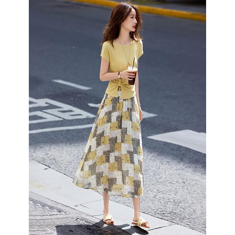 Summer Short-Sleeve T-Shirt and Plaid Skirt Set