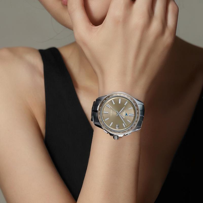 

CASIO Manta S400 series 100 meters waterproof solar Quartz titanium strap unisex brown dial OCW-S400A-5AJF синій