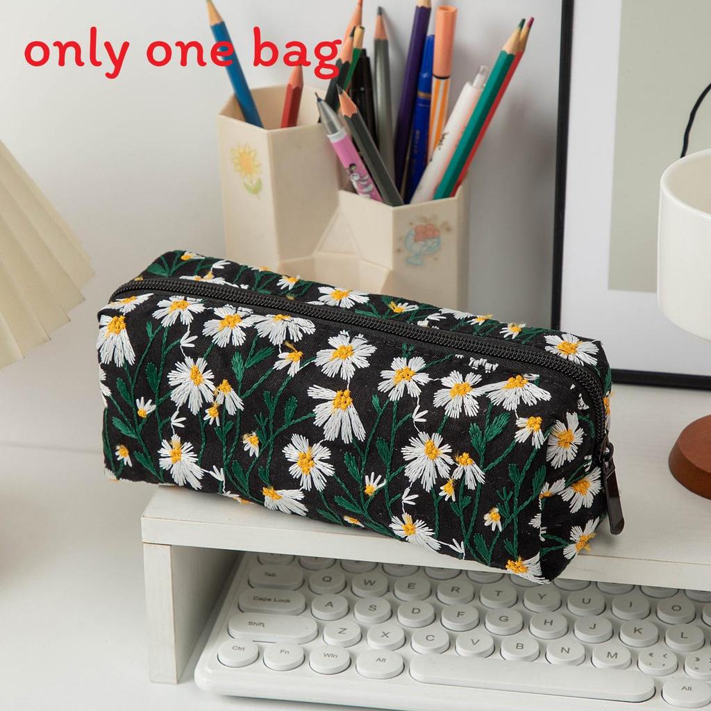

Small Handheld Canvas Cosmetic Case With Daisy Embroidery For Makeup Storage And Travel Style 5
