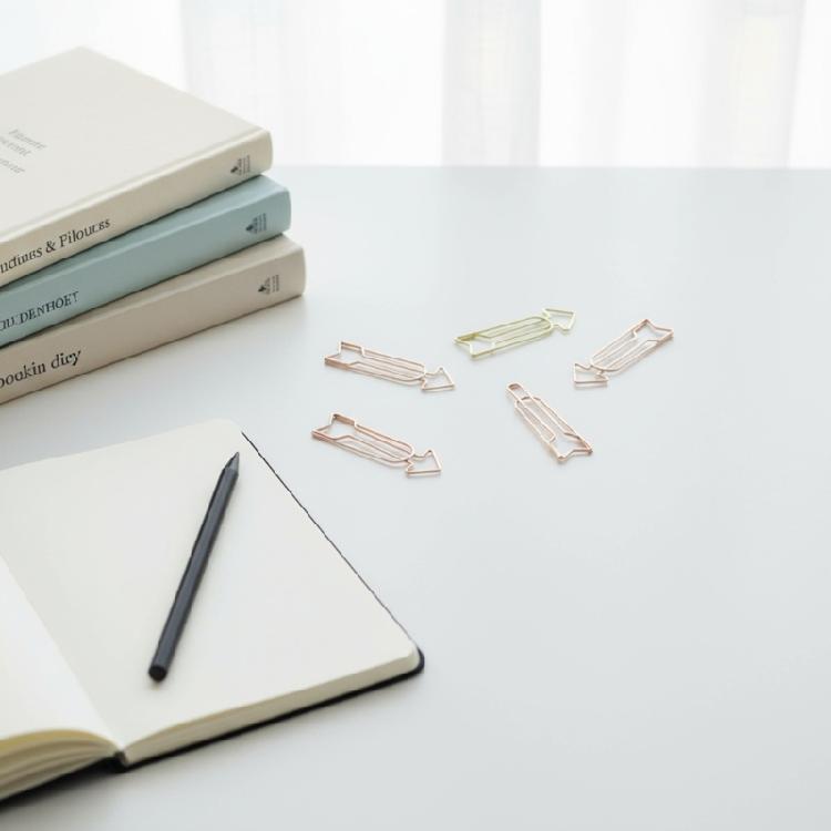 12Pcs Creative Paperclips Colored Metal Paper Clip Metal Bookmarks Clips for Display and Hanging Note Document Postcard