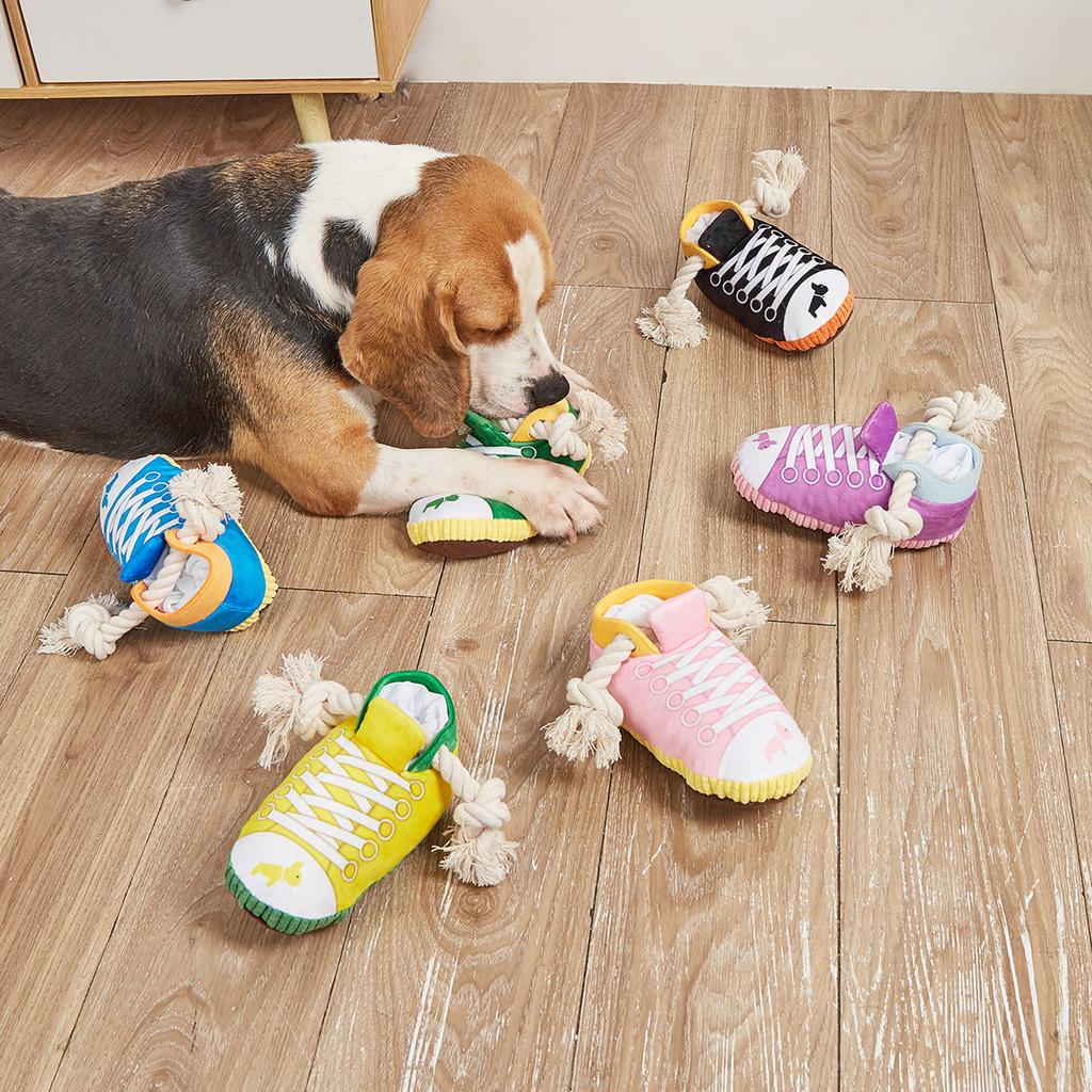 Shoe-Shaped Pet Squeaky Toy - Durable, Interactive Teething Toy for Pets, No Batteries Required (Random Color)