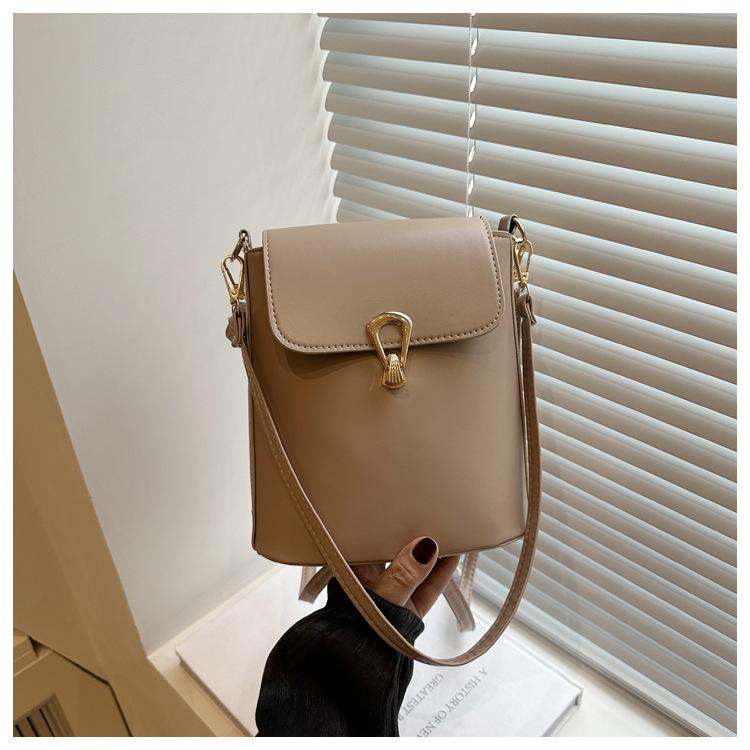 2025 весна новая высококлассная сумка-ведро дизайн замок модная и простая универсальная на плечо, кроссбоди, клатч