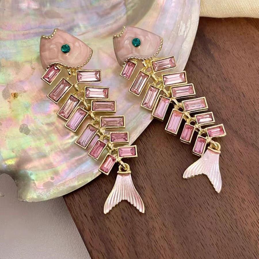 Vintage Medieval Pink Diamond Fish Bone Earrings High-end Sense Fashion Niche Personality Vacation Wind No Ear Clips