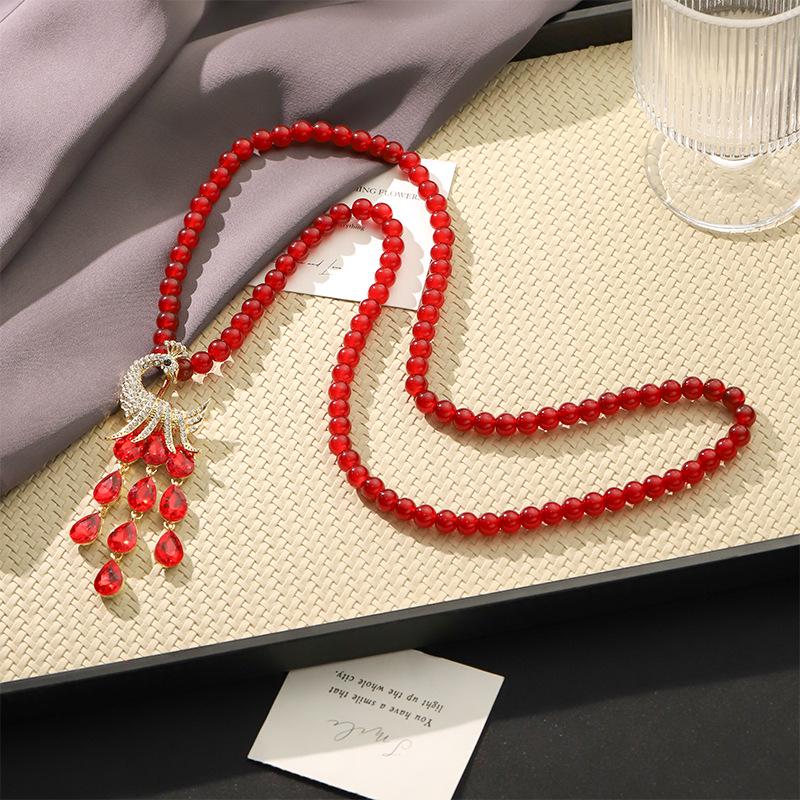 Retro Red Crystal Pendant Necklace: Versatile, High-End Fashion Accessory for Women