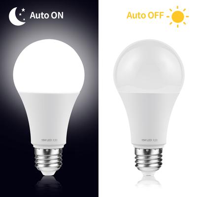 12W 15W LED Skymning till gryning Nattlampa Glödlampa Med ljussensor Smart lampa Automatisk PÅ/AV Trädgårdsbelysning Dekoration 110V/220V