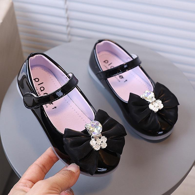 Spring, Summer, and Autumn New Style Bow Bear Design Girls' Comfortable Versatile Soft-Soled Flats for Performances, Fashionable Princess Style.