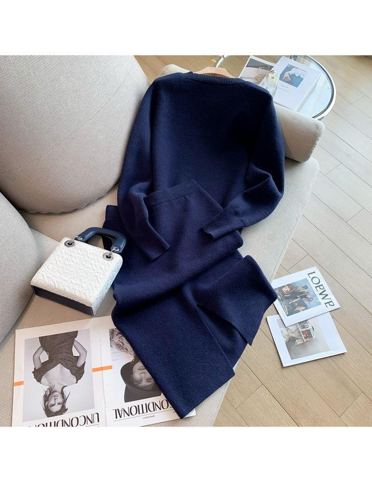 French Chic Women's Two-Piece Knitwear Set: Batwing Sleeve Pullover & Slim-Fit Split Over-the-Knee Skirt for Autumn/Winter.