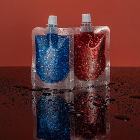 Augenglitzer, Haar, Gesicht, Lippe, Körperkunst, funkelnde Pailletten, glitzernder flüssiger Lidschatten