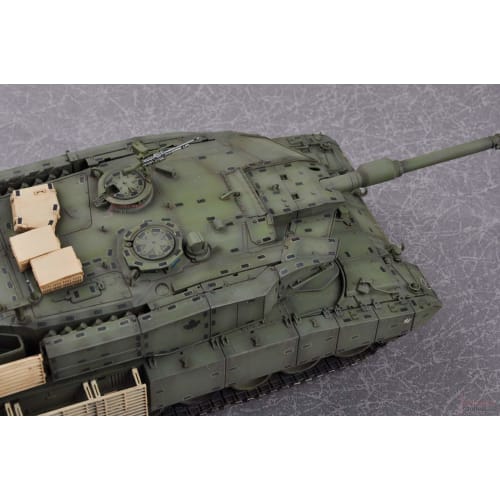 FLOZ Hobby Boss 1/35 Fighting Vehicle Series Canadian Army Leopard 2A4M Plastic Model Kit 83867