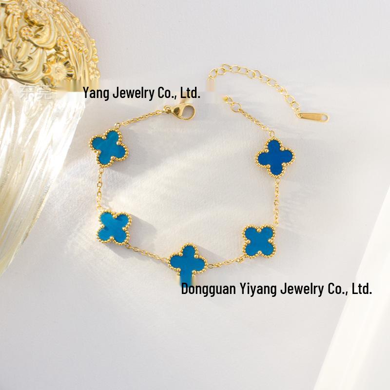 Náramek čtyřlístek, oboustranný šperk na ruku, titanová ocel tónovaná 18K zlatem, dlouhotrvající barva, všestranný šperk.