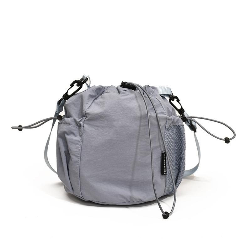Trendy New Fashion Ins Casual Simple and Lightweight Drawstring Bucket Bag Commuting Versatile Sports Travel Messenger Bag