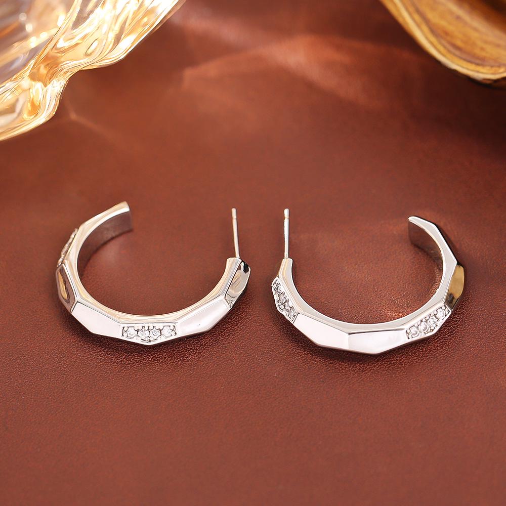 

European & American Style High-End Circle Stud Earrings - Women s Fashionable and Simple Ear Jewelry