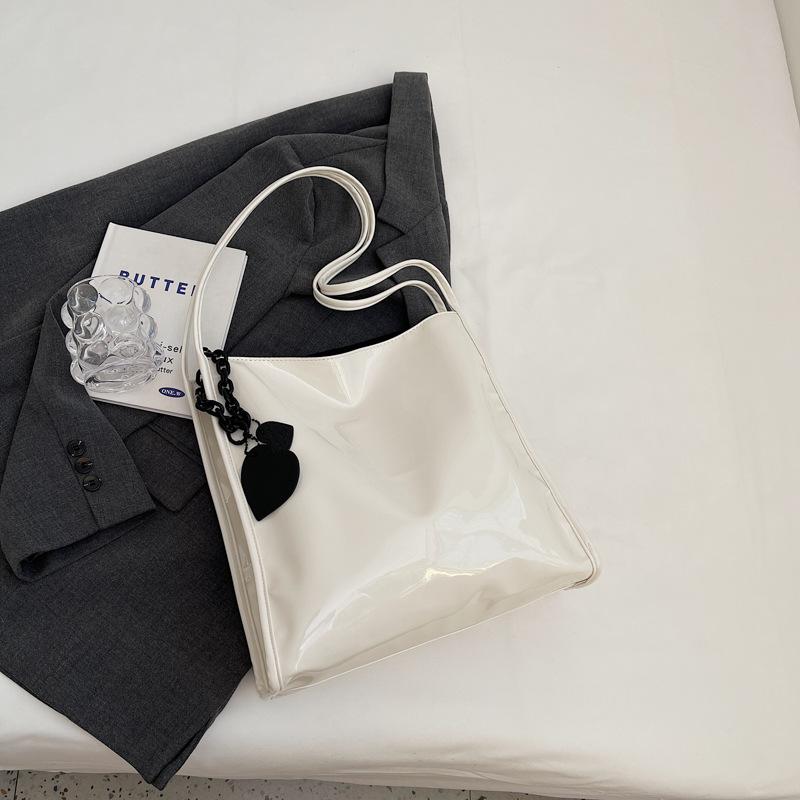 Large Capacity Shoulder Bag for Women Simple Versatile Bucket Varnished Leather Traveler's Bag Versatile New