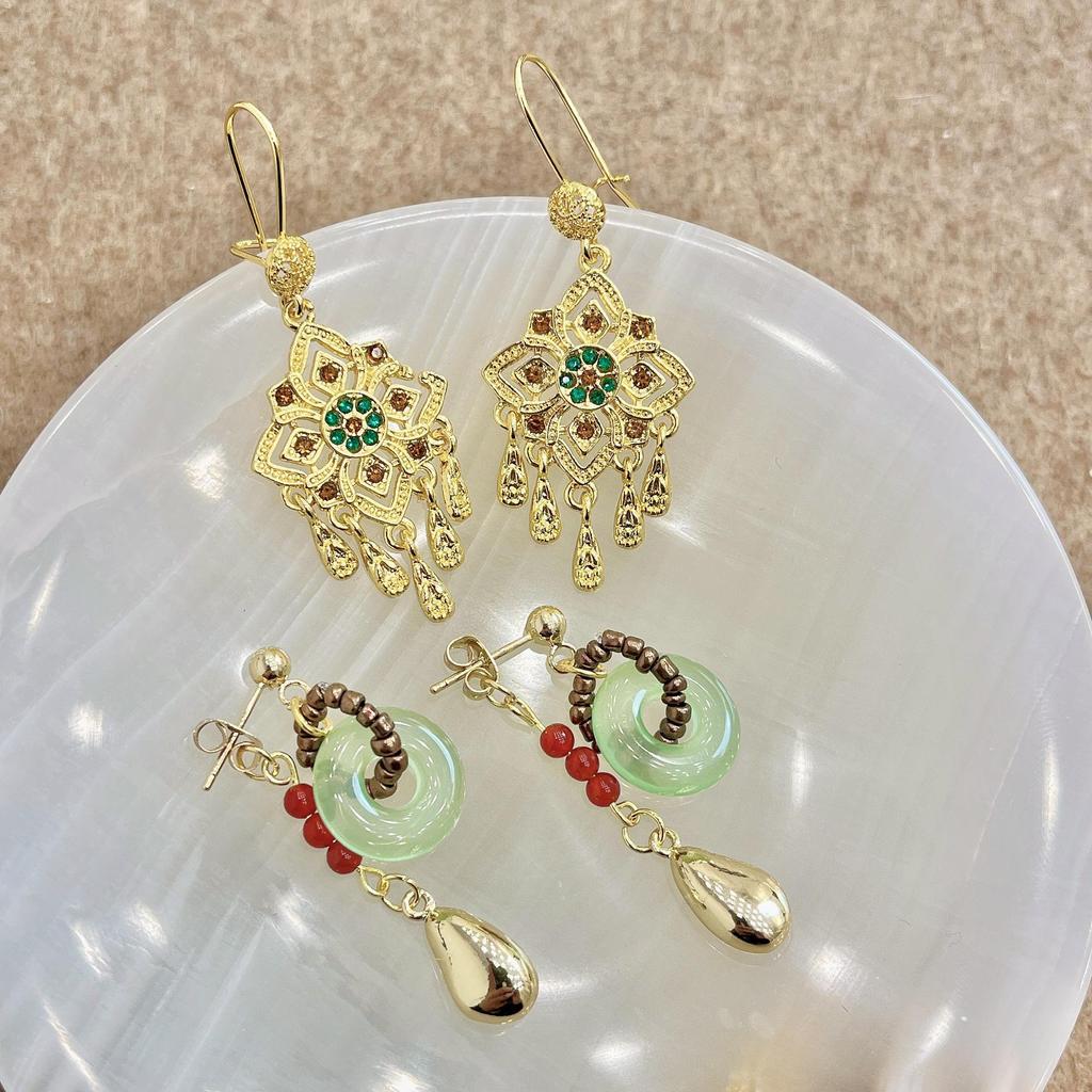 Wykwintne Etniczne Kolczyki z Złotymi Chwostami High-End na Obchody Nowego Roku