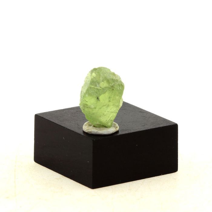 Pierres et Minéraux. Peridot. 4.06 ct. Almklovdalen, Vanylven, Norvège.