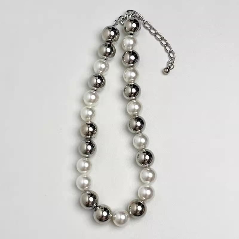European and American exaggerated oversized pearl double-layer stacked ball beaded necklace women's 2025 new high-end collarbone chain