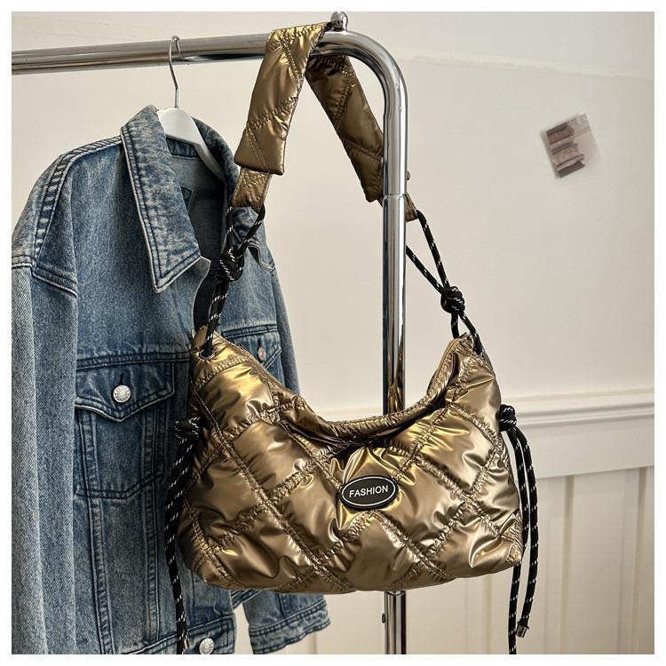 Trendige Damen-Schultertasche im Streetstyle 2024 Winter Neue Mode Glänzend Einfarbig Baumwolle Umhängetasche
