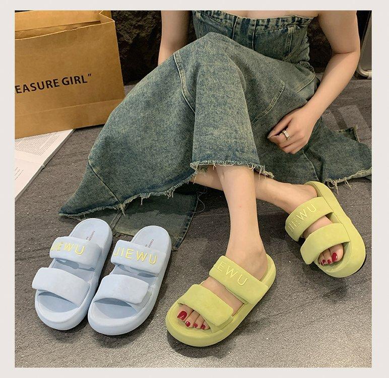 Continuous drag~ stepping on shit thick-soled slippers for women to wear 2025 summer new Velcro beach bread cool slippers