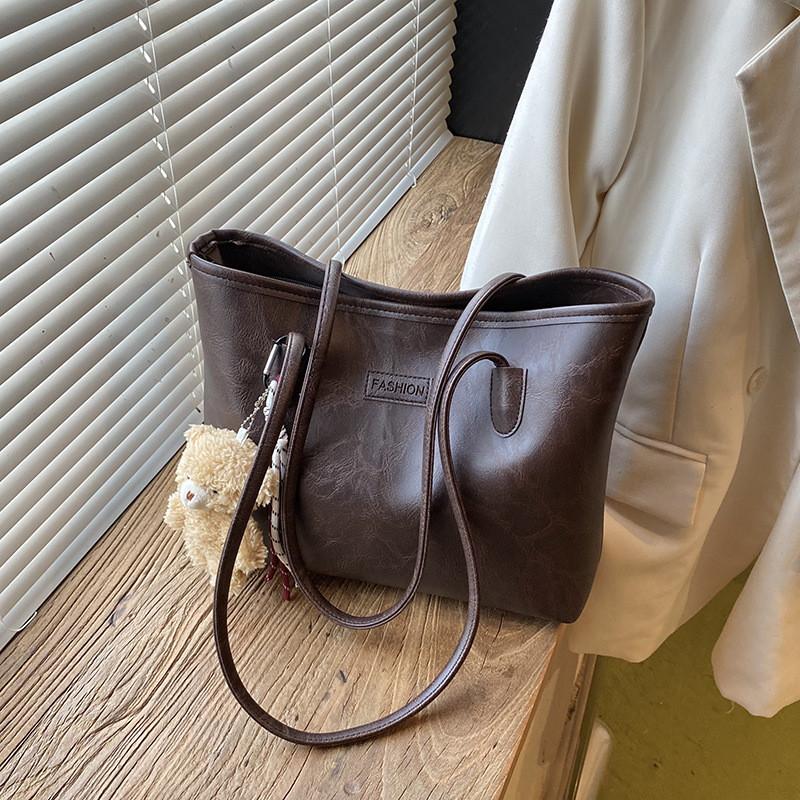 Street Style Large Capacity Womens Tote Bag With Zipper Closure And Internal Phone Pocket