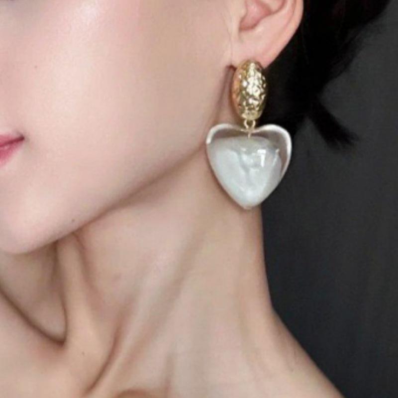 Yueer Zhang Heart Earrings: Unique White Resin, Bold Statement Niche Studs, Versatile & Stylish Design