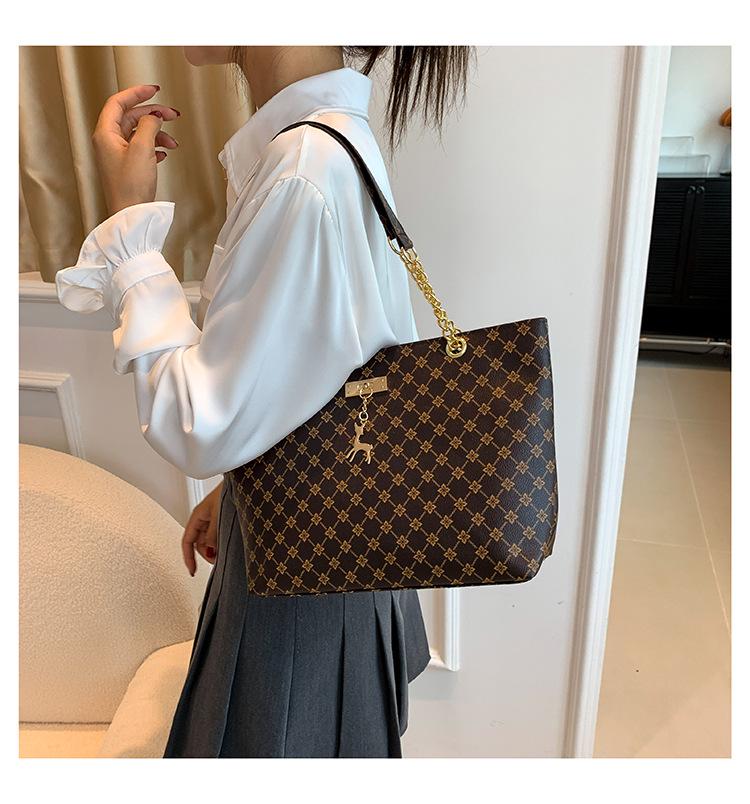 2024 Spring Retro Texture Chain Shoulder Bag for Women
