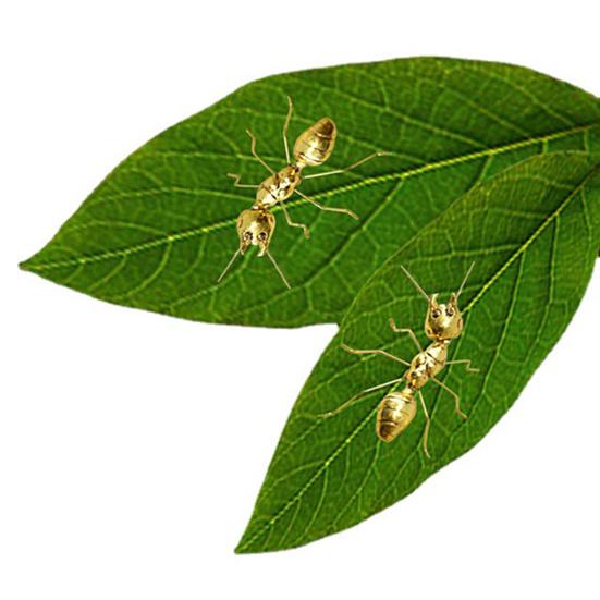 Ant Ornament Polished Alloy Golden Ant Sculpture Vintage Style Ant Statue for Home Office Garden Decoration