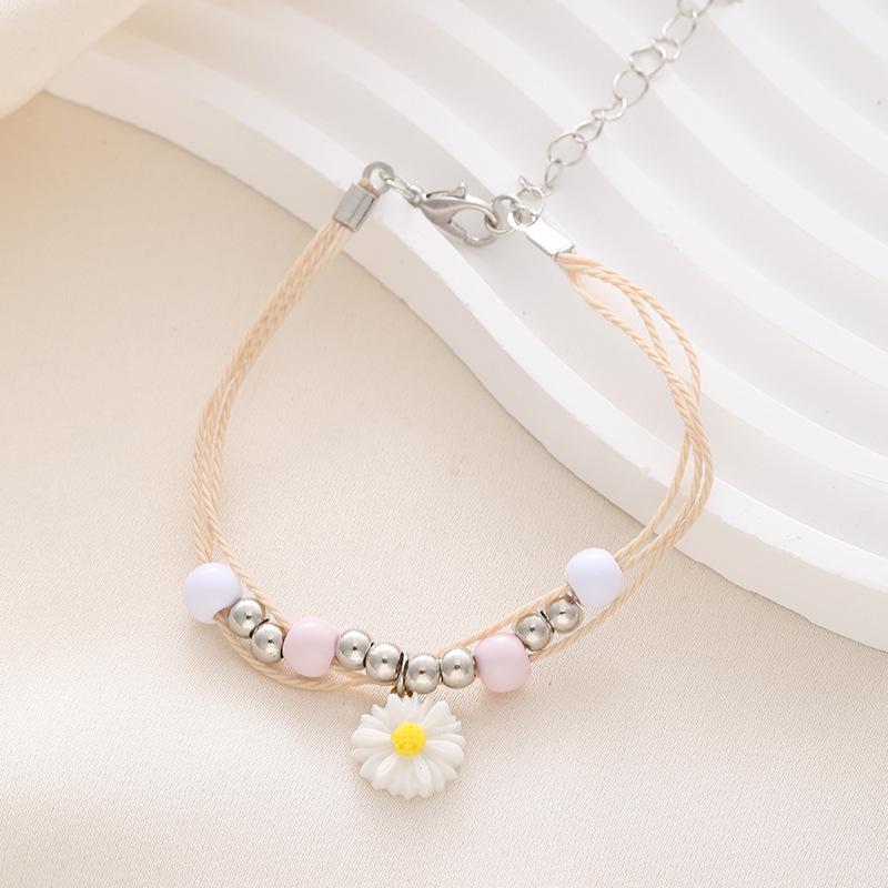 Fresh Daisy Handmade Bracelet: Cute, Simple, Versatile Flower Design for Women and Students.