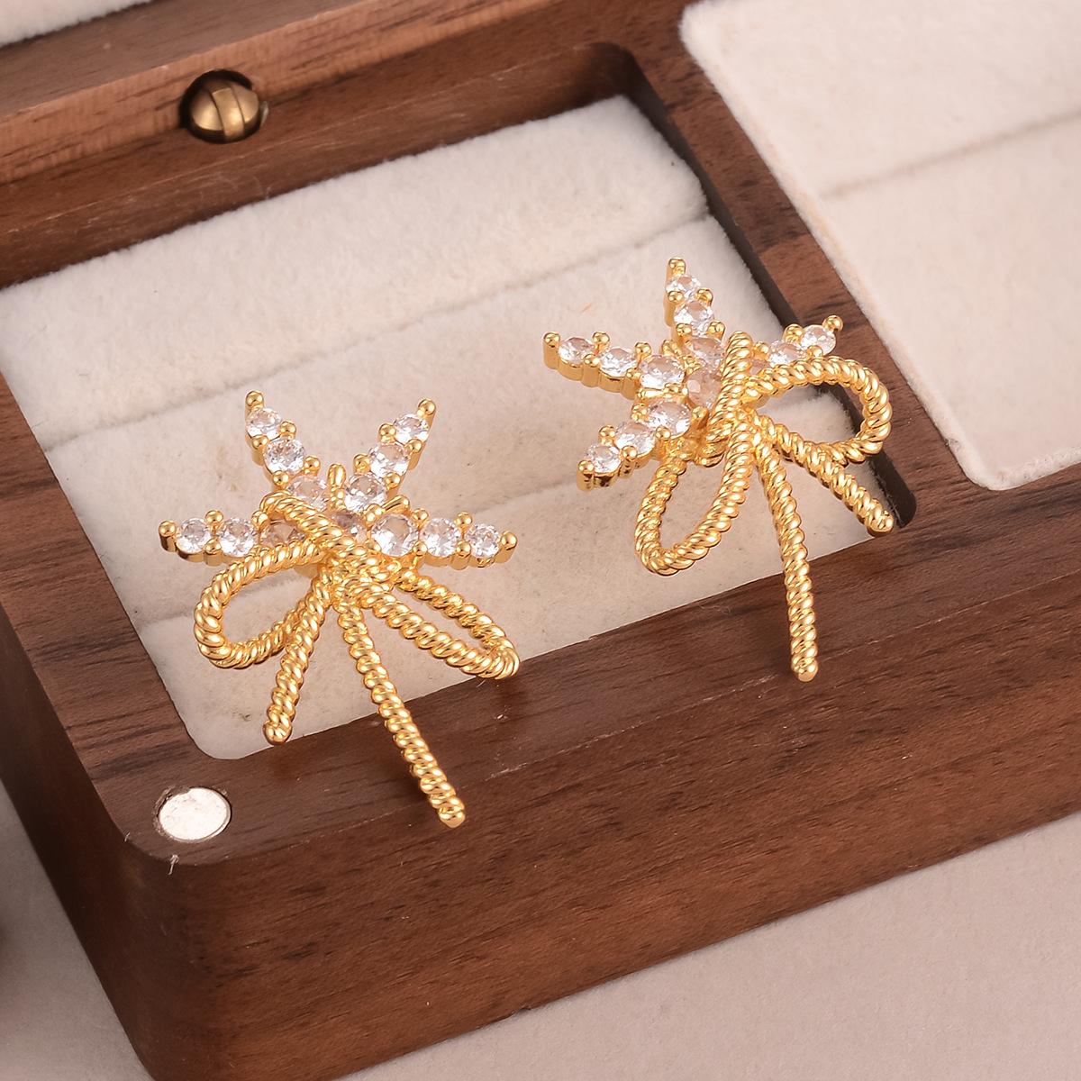

Dazzling Nebula Starry Snowflake Earrings: Luxurious Meteor Light Jewelry for Women
