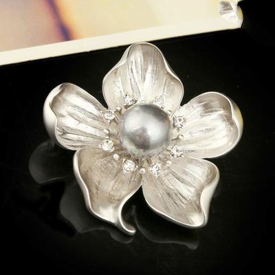 Stylish Vintage Flower Inlaid Pearl Brooch