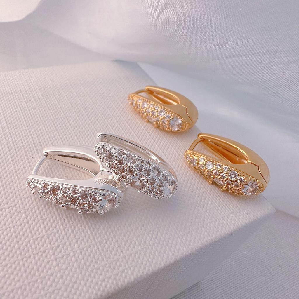 Oval Metal Ear Cuffs with Micro-Paved Zirconia - Sparkling, Fashionable, and Versatile Design for Women