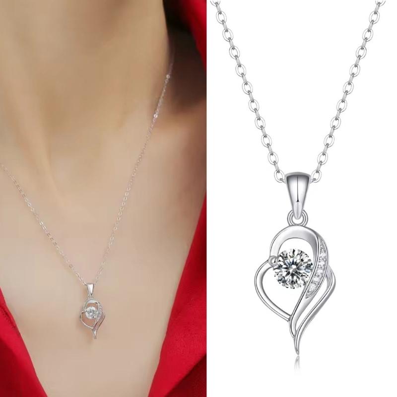 Elegant Heart Pendant Necklace With Moissanites Stone Adjustable Clavicle Chain For Daily Wear Or Special Occasions