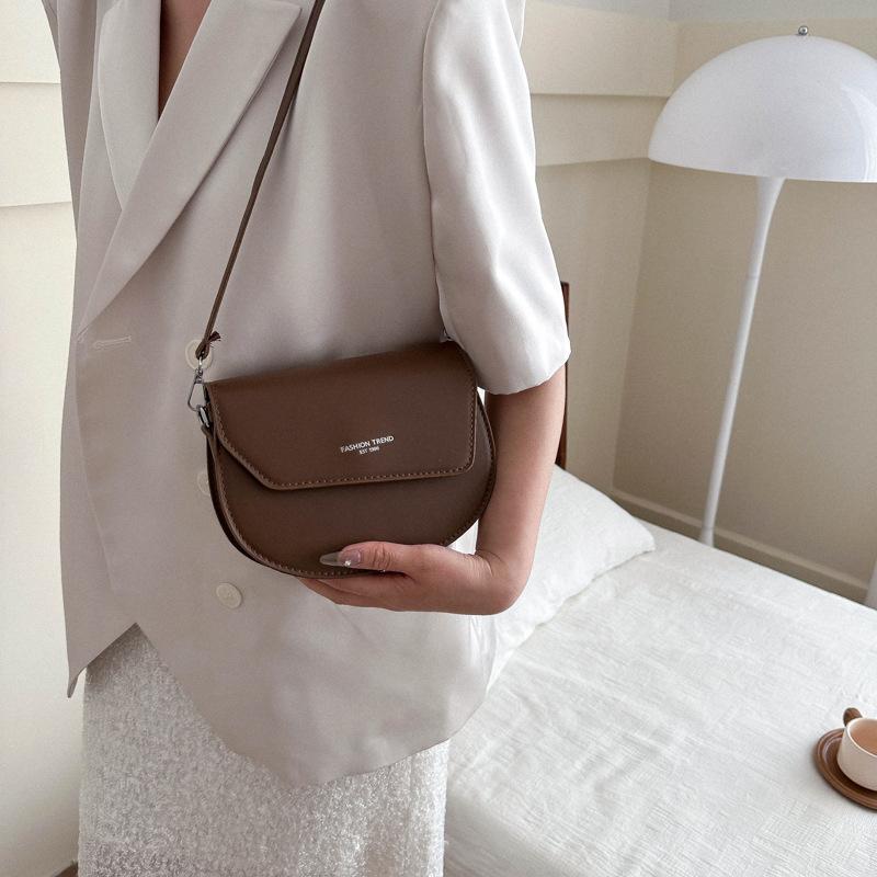 Simple Texture Solid Color Semi-round 2025 New Trend Foreign Texture Casual Shoulder Crossbody Saddle Bag Women