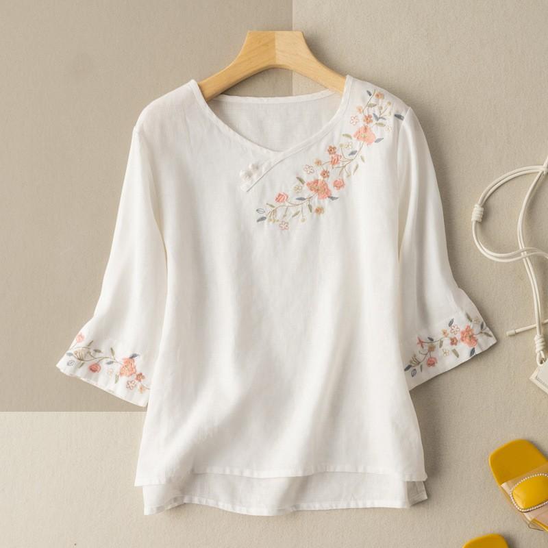 Women s Spring/Summer Three-Quarter Sleeve Embroidered Button-Down Blouse: Boho-Chic Retro Cotton-Linen T-Shirt with Embroidery S белый