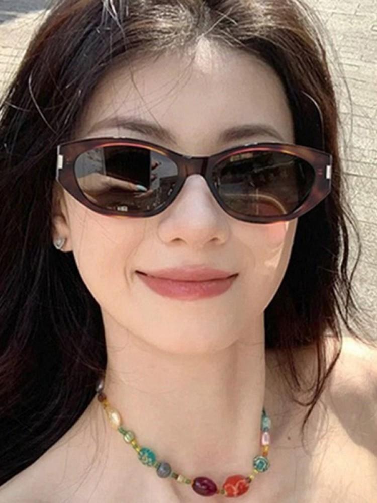 Retro Cat Eye Sunglasses Women Narrow Frame Designer Rivet Punk Gradient Lens Vintage Summer Eyewear