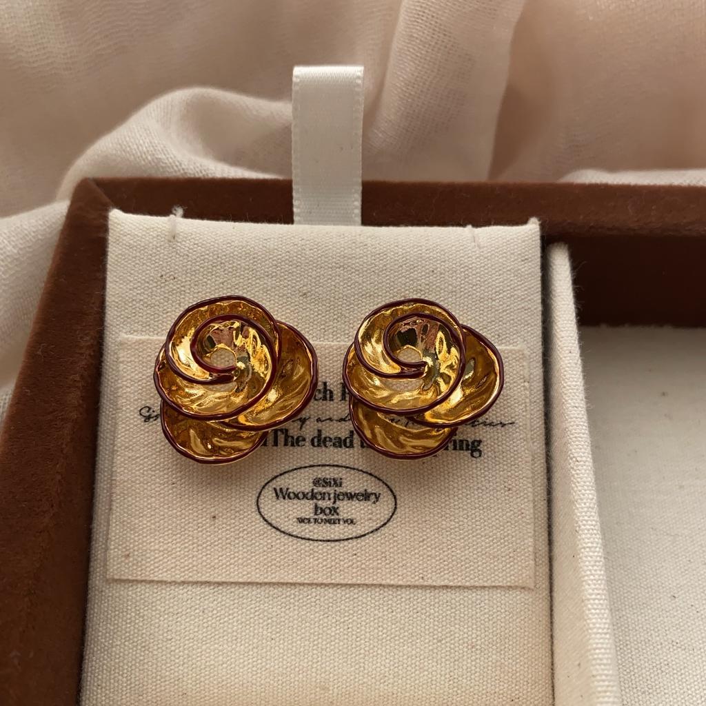 Three-Dimensional Gold Flower Pearl Stud Earrings Rose High-End Light Luxury Versatile Earrings Temperament French Retro