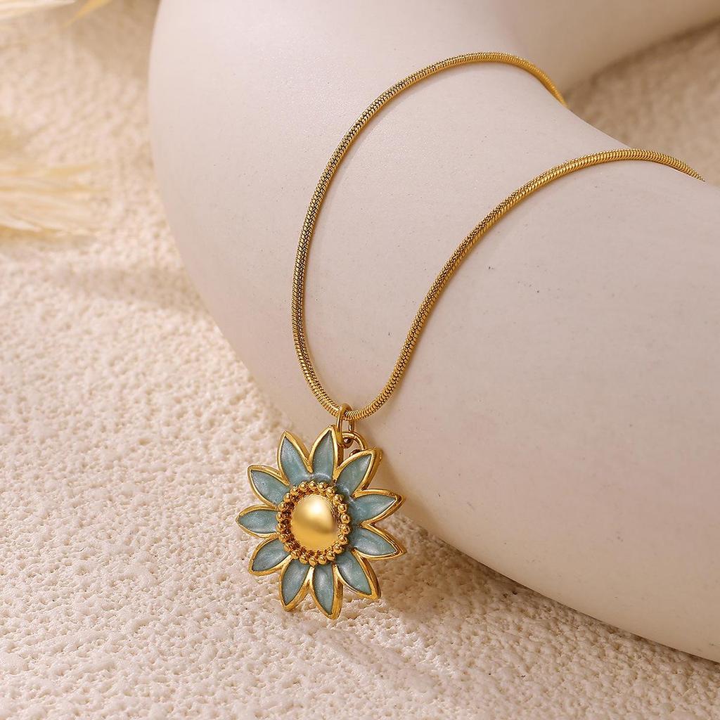European-American Sunflower Necklace: Unique 18k Copper-Plated Clavicle Chain for Daily Wear