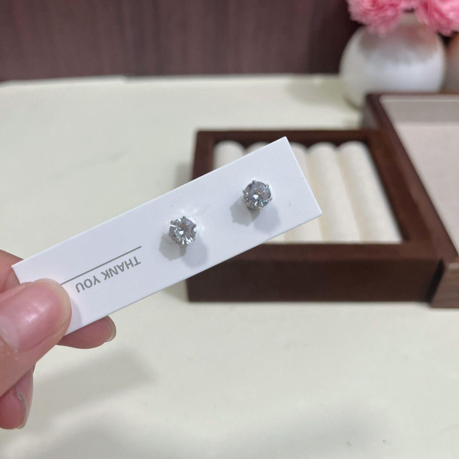 6-Claw Zirconia Magnetic Ear Cuff for Women - No-Piercing Clip-On Earrings