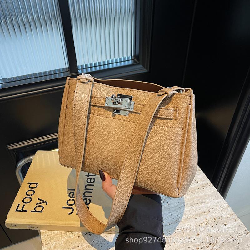 

Temperament lychee pattern handbag women s niche premium lock explosion shoulder messenger bag versatile small square bag Kelly bag хаки