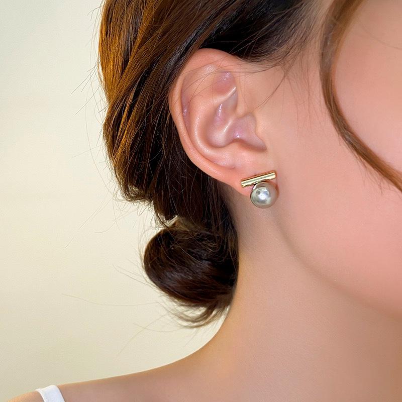 S925 Silver Needle French Gray Pearl Metal Stud Earrings - Retro Simple Style