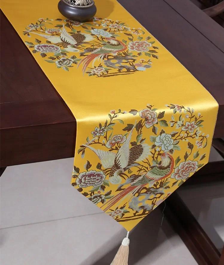 Classical New Chinese Style Birds and Flowers Table Runner Red Embroidery Table Flag Decoration for Wedding Party with Tassels