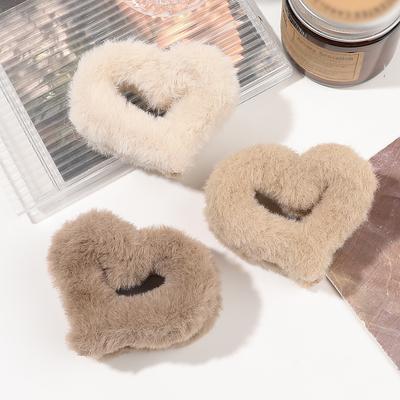3 Stück Flauschige Plüsch Herzförmige Krallenklemme für Haare Niedliche Haarspangen für Frauen Fuzzy Haarspangen Mädchen Haarspangen