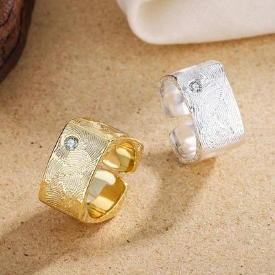 1 pezzo Anelli a faccia larga testurizzati con diamanti quadrati incastonati Per per Donne Uomini Gioielli Vintage Splendidi Regalo Accessori per Feste Anniversario