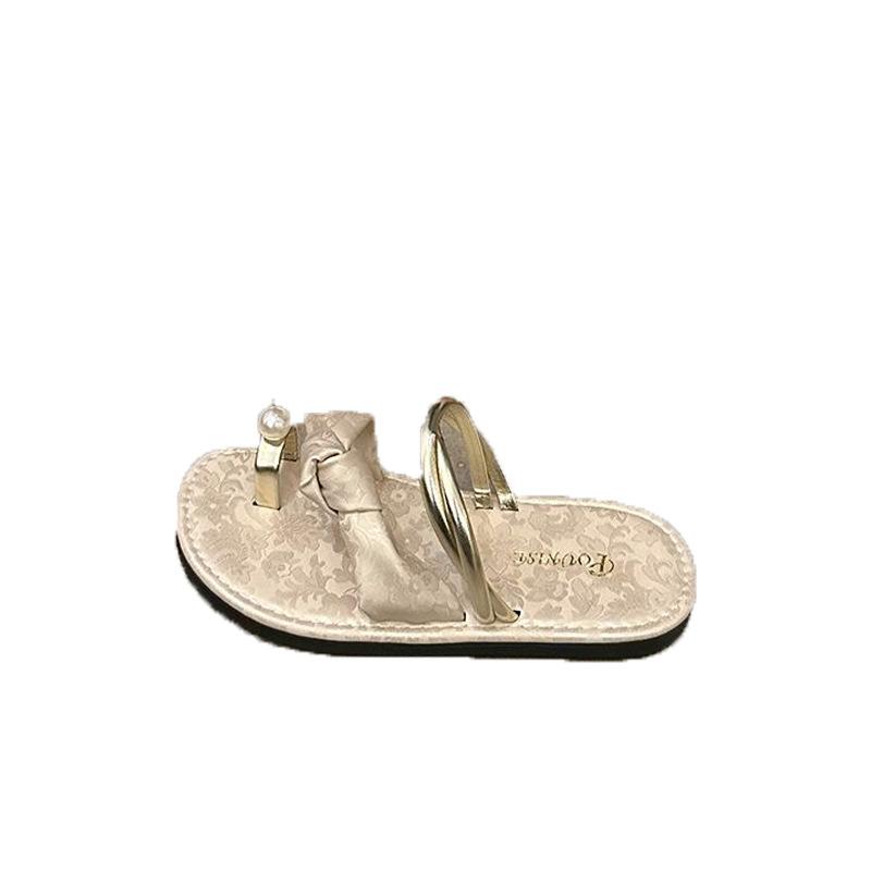 Niche flat-bottomed slippers for women's outerwear 2025 summer new fashion casual cover toe beach sandals versatile